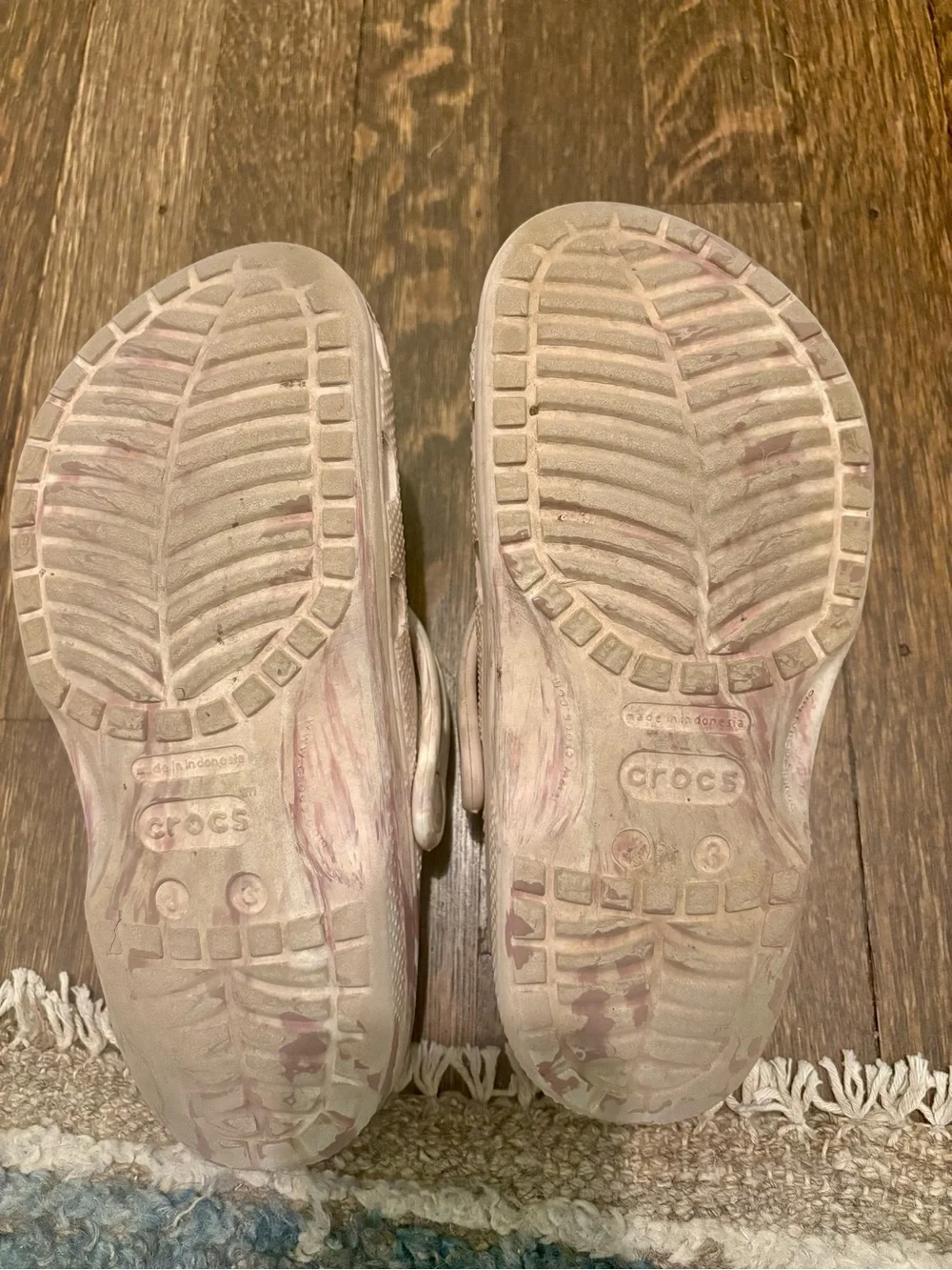 Crocs Classic Marbled Pink White Clogs Big Kids J3